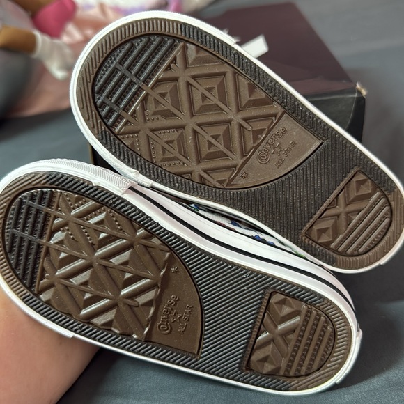 Dino Converse Toddler Size 7 - Picture 3 of 3